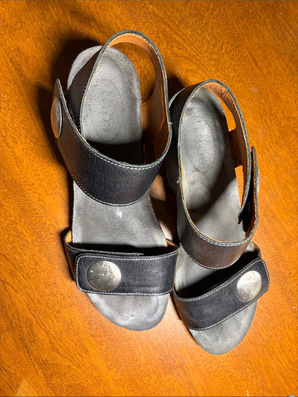 Taōs Black Velcro shoes